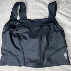 Free movement activewear top
